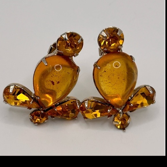 Vintage Jewelry - Vintage Clip On Earrings Amber Colored Stones Sparkly Unique